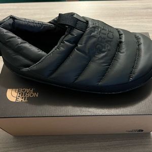 THE NORTH FACE NUPTSE MULES